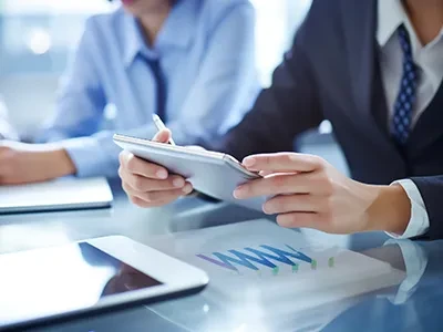 Il est sécuritaire d'être vu dans des vêtements réfléchissants de sécurité