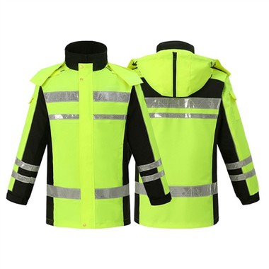 Lorsque les employés de l'administration routière portent des vêtements en co...