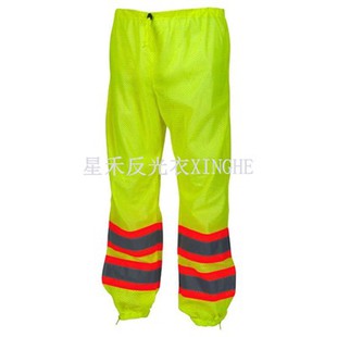 Pantalon vert haute visibilité avec bordure contrastée