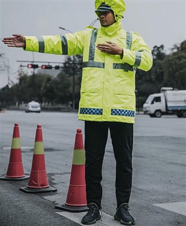 Qu'est-ce qu'un imperméable réfléchissant ?